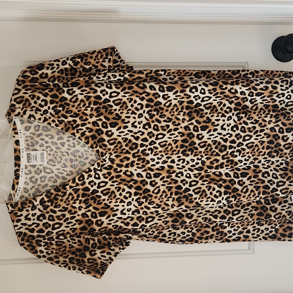 Animal print VS v-neck